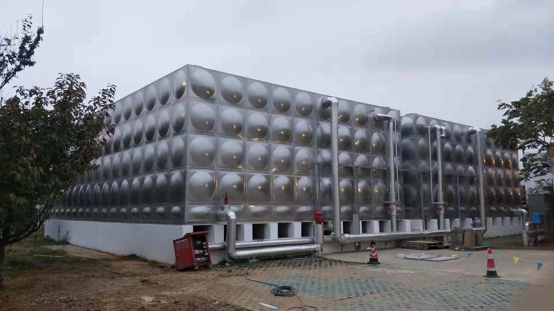 蘇州304不銹鋼水箱廠家為您解析如何檢測(cè)不銹鋼水箱質(zhì)量的優(yōu)劣？